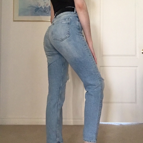 Distressed light wash mom jeans - Picture 3 of 5
